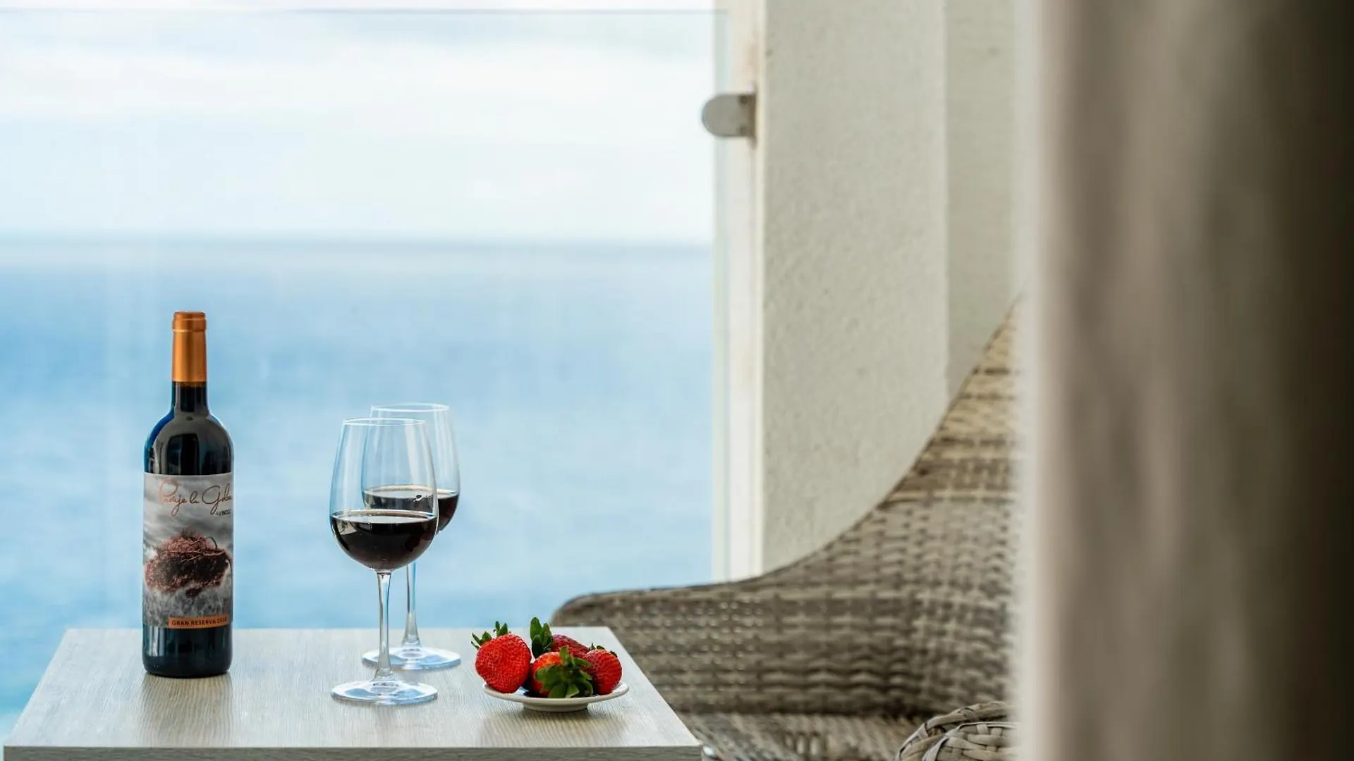 Obsidian Ocean Blue Radazul Apartment