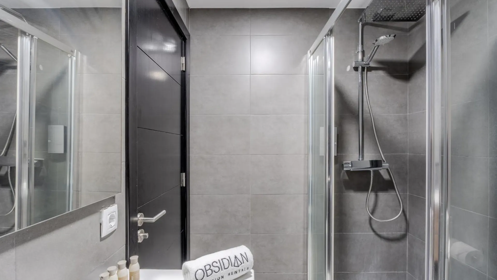 Obsidian Ocean Blue Radazul Apartment