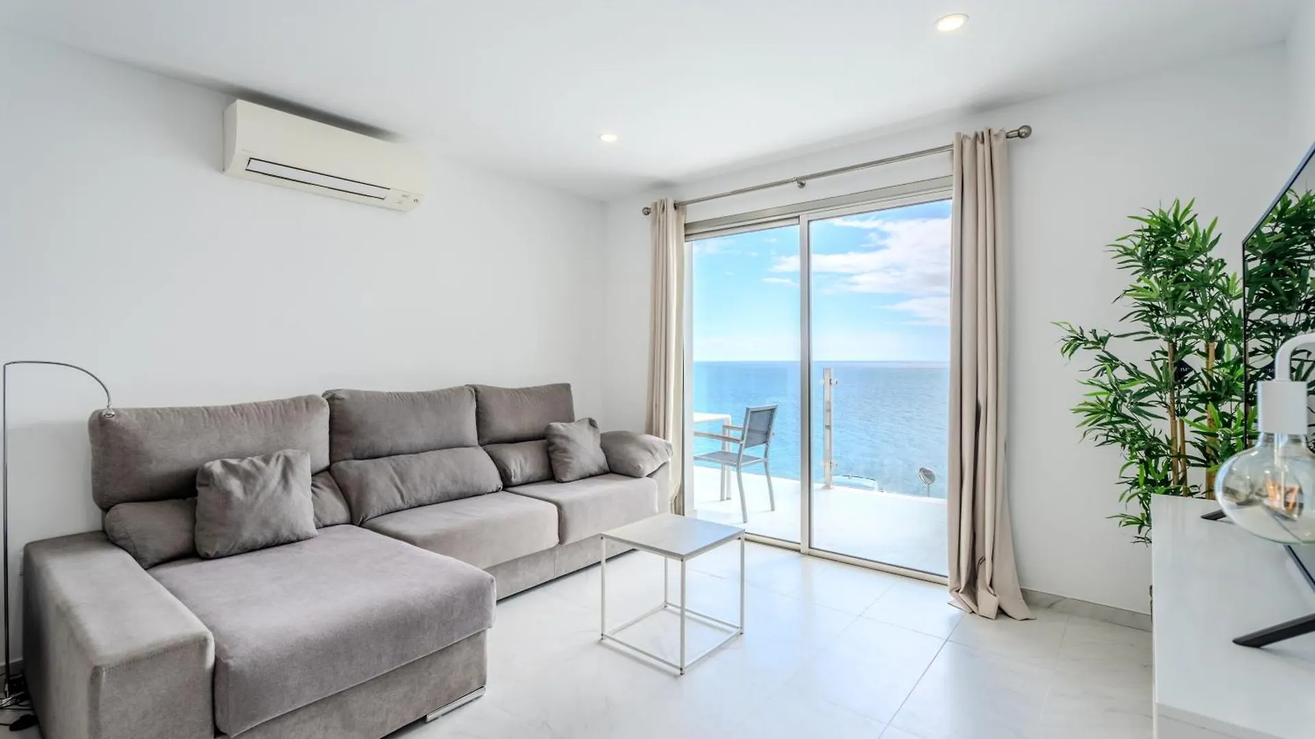 Obsidian Ocean Blue Radazul Apartment