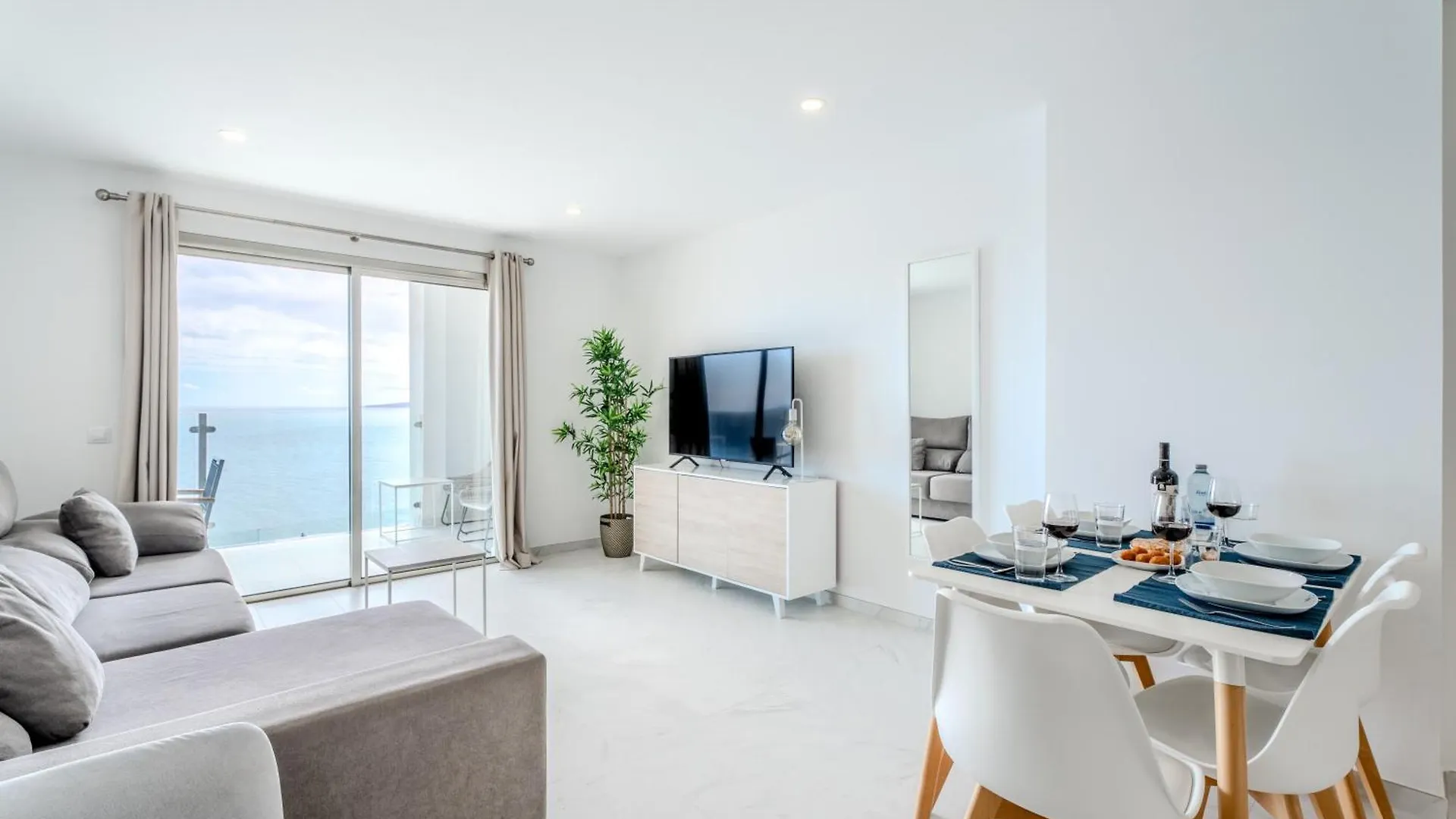 Obsidian Ocean Blue Radazul Apartment 0*,